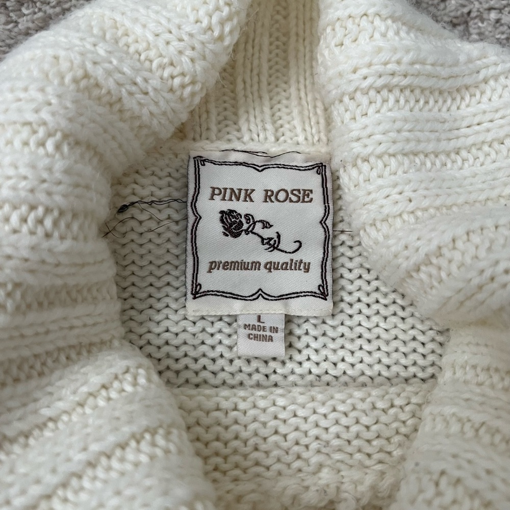 ⭐️ Firm Price ⭐️ Large White Turtleneck (Juniors) - Picture 4 of 4